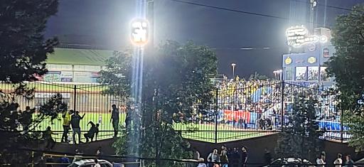 عکس ورزشگاه 12 هزار نفری امام خمینی