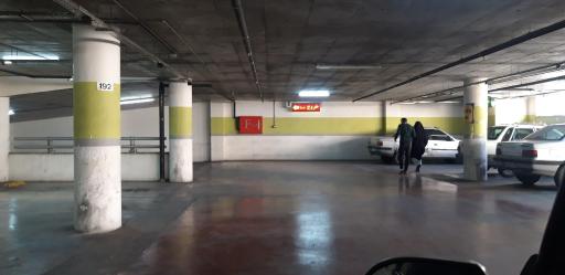 عکس پارکینگ هشت بهشت