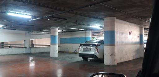 عکس پارکینگ هشت بهشت