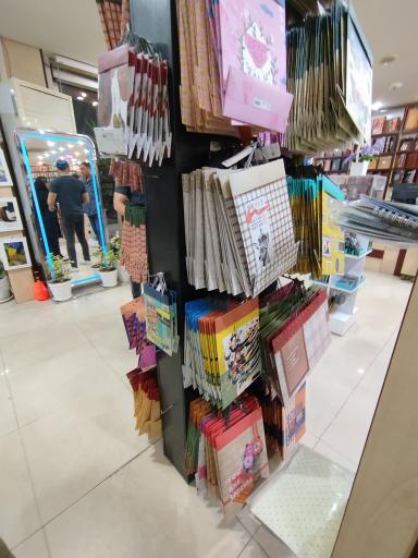 عکس کتاب فروشی محام
