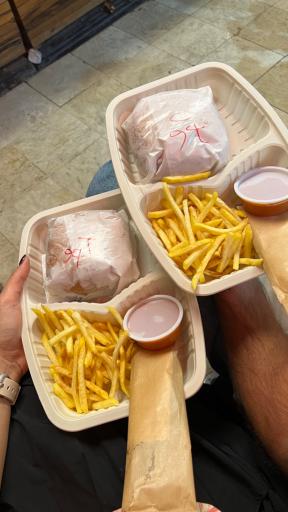 عکس برگر شاپ مایونز (شعبه ۲)