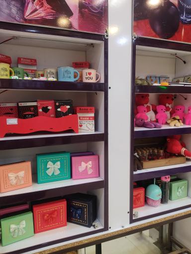 عکس گالری عطر آتروسا