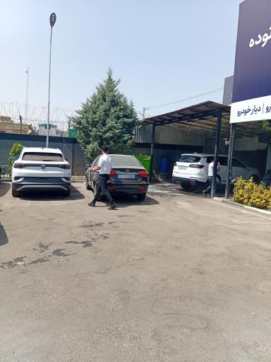 عکس اداره تحویل گروه خودرویی ستوده