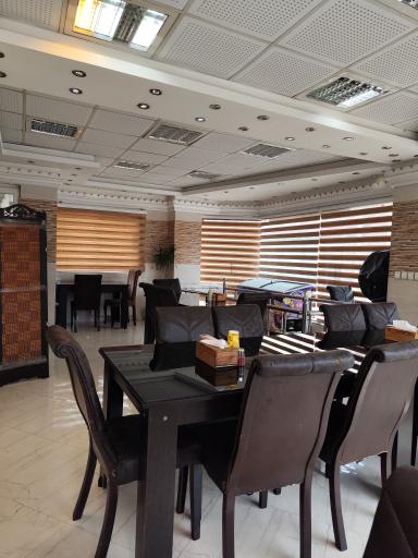 عکس رستوران و بیرون بر یزدان