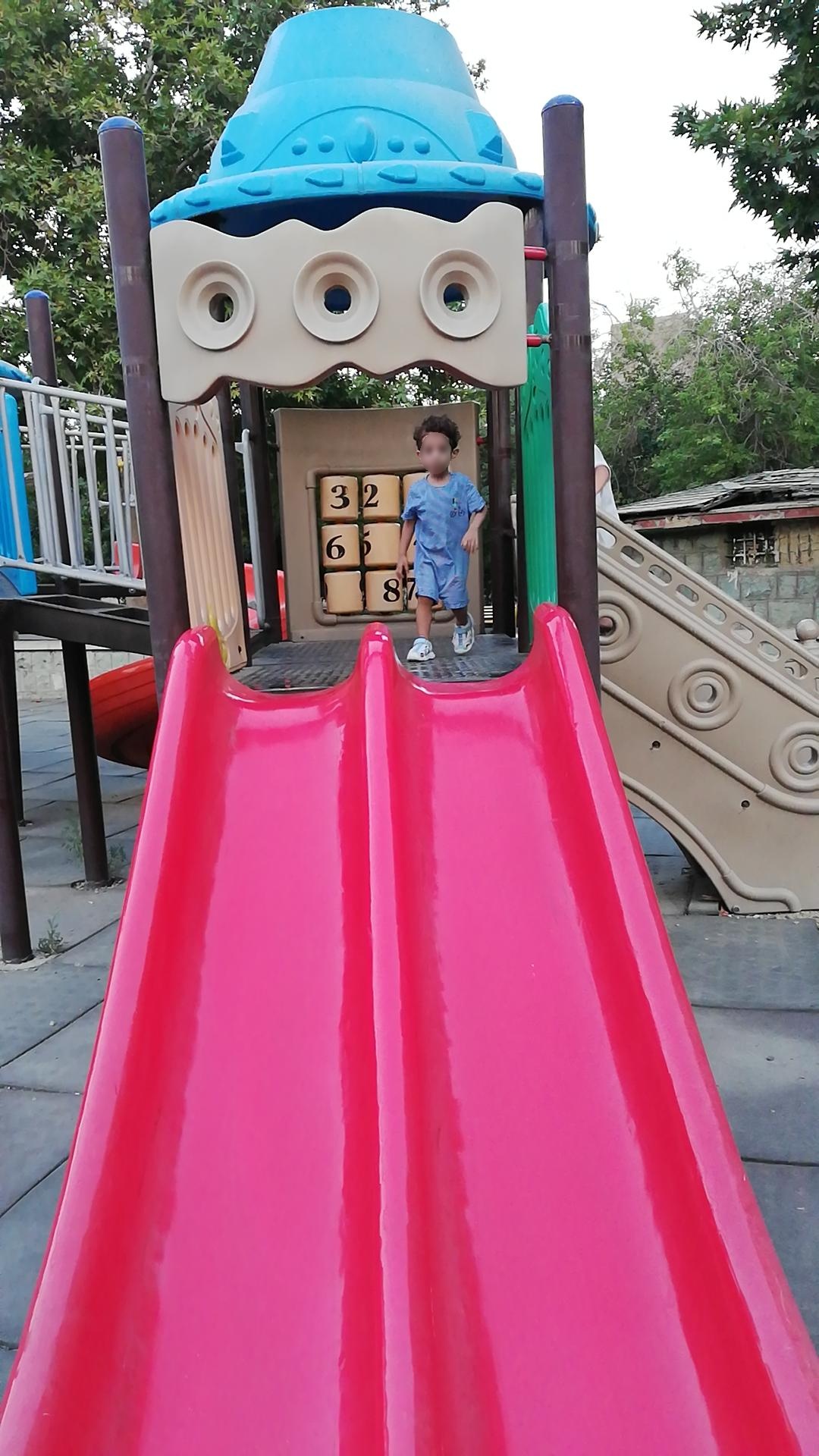 عکس زمین بازی کودکان