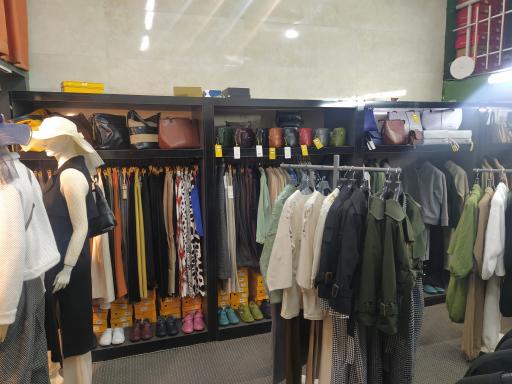 عکس فروشگاه پوشاک یونیفرم اکاتی 