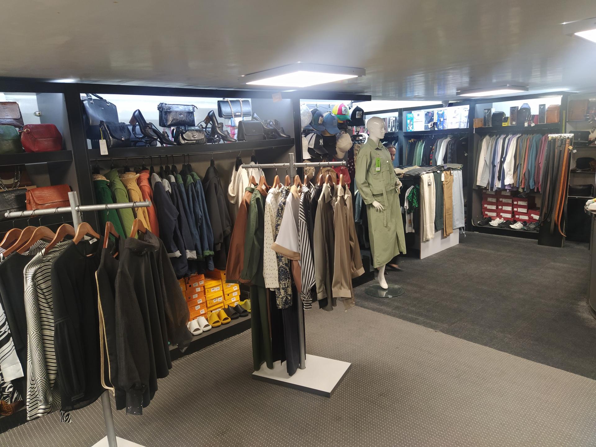 عکس فروشگاه پوشاک یونیفرم اکاتی 