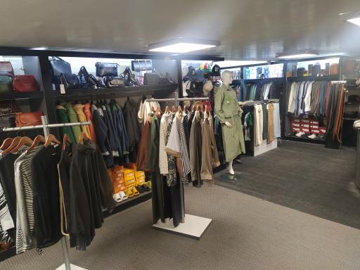 عکس فروشگاه پوشاک یونیفرم اکاتی 