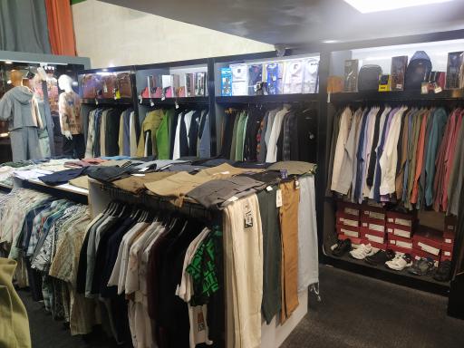 عکس فروشگاه پوشاک یونیفرم اکاتی 