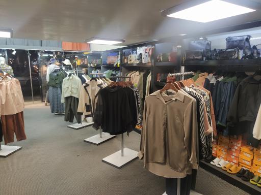 عکس فروشگاه پوشاک یونیفرم اکاتی 