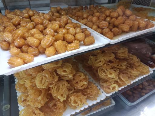 عکس شیرینی و قنادی انقلاب