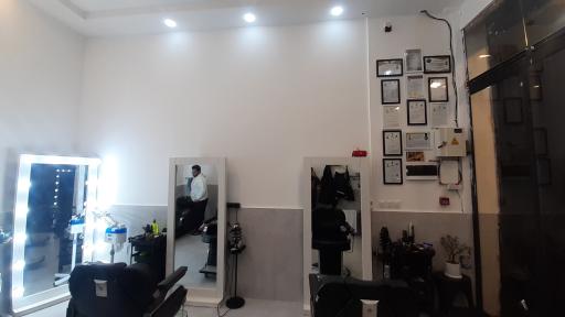 عکس آرایشگاه مردانه کوروش