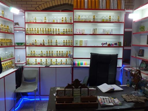 عکس فروشگاه عطر طبیعی