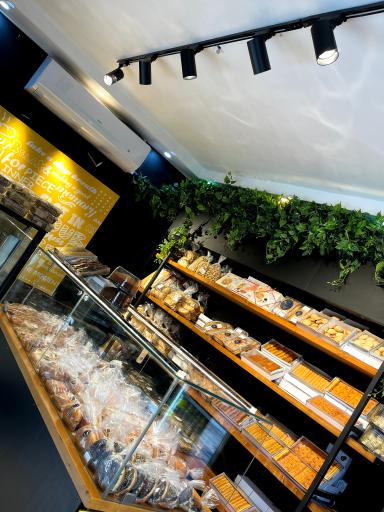 عکس نان و شیرینی هیراد شعبه دانشگاه