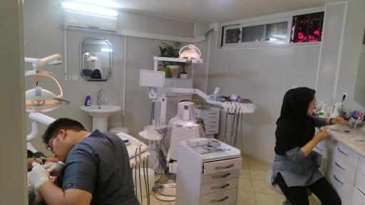 عکس دکترصابر پوریا رضایی دندانپزشک ونیر کامپوزیت