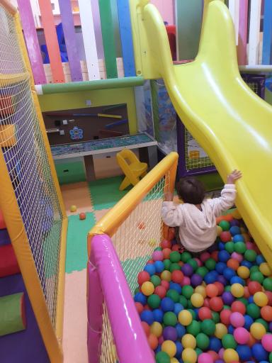 عکس خانه بازی کودک نارمیلا