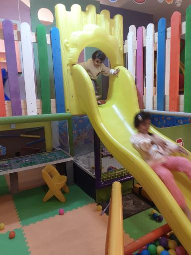 عکس خانه بازی کودک نارمیلا