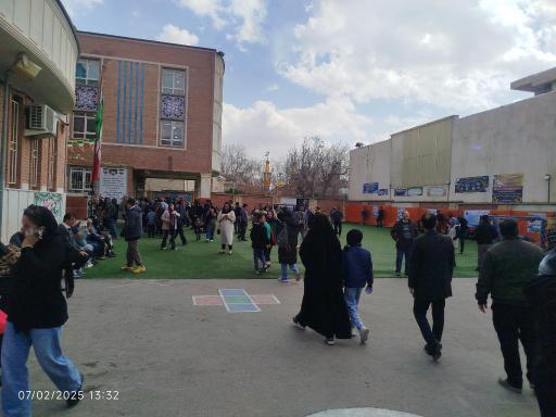 عکس دبستان ابتدایی پسرانه ملک توکلیان