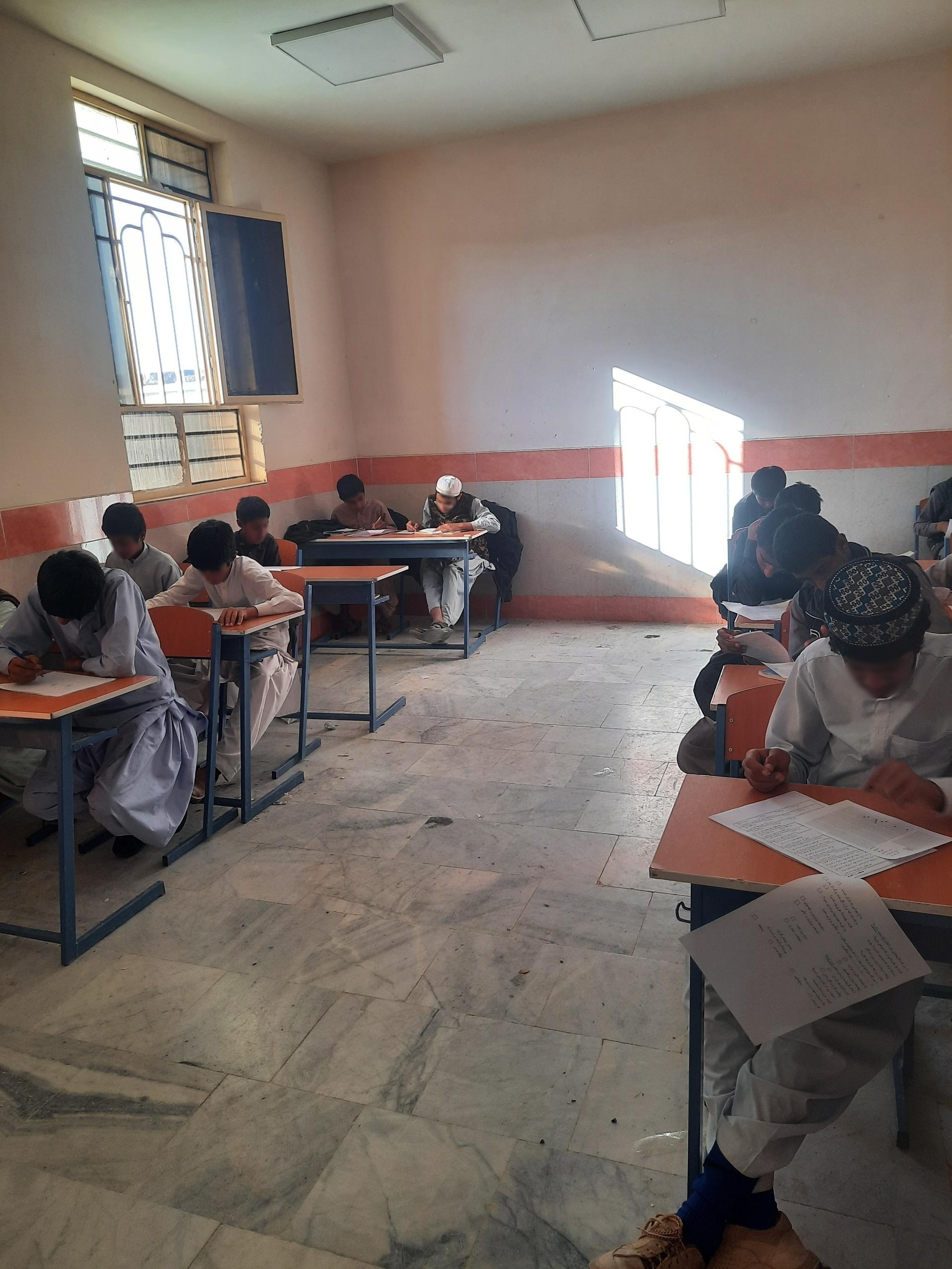 عکس متوسطه دوره اول اديب