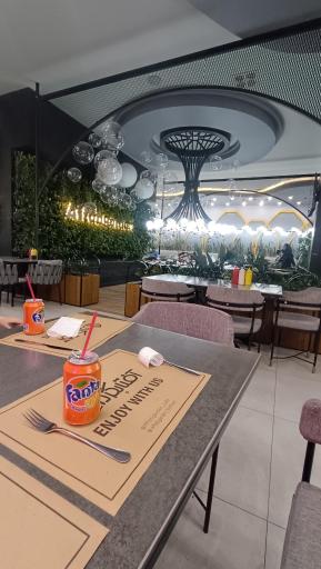 عکس کافه رستوران آفتابگردان