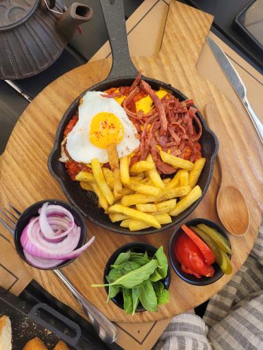 عکس کافه رستوران آفتابگردان