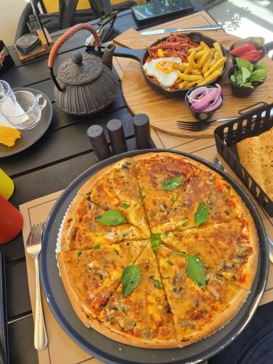 عکس کافه رستوران آفتابگردان