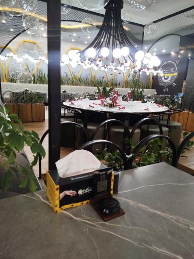 عکس کافه رستوران آفتابگردان