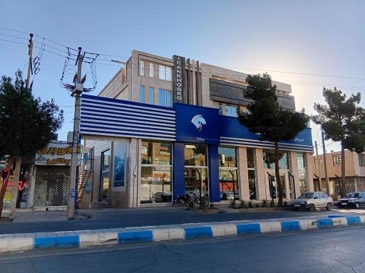 عکس نمایندگی ایران خودرو (محسن توکلی)