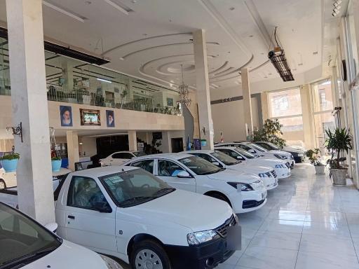 عکس نمایندگی ایران خودرو (محسن توکلی)