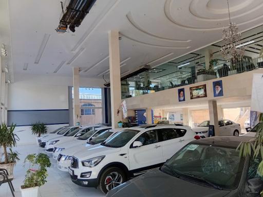 عکس نمایندگی ایران خودرو (محسن توکلی)