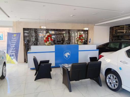 عکس نمایندگی ایران خودرو (محسن توکلی)