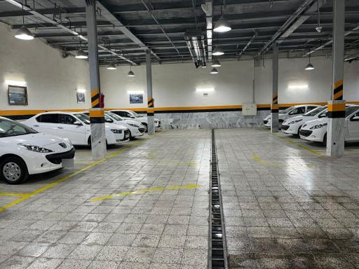 عکس نمایندگی ایران خودرو (محسن توکلی)