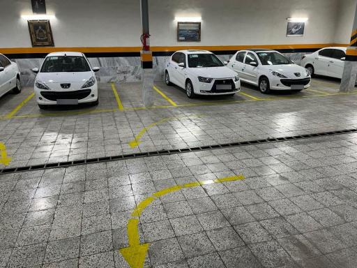 عکس نمایندگی ایران خودرو (محسن توکلی)