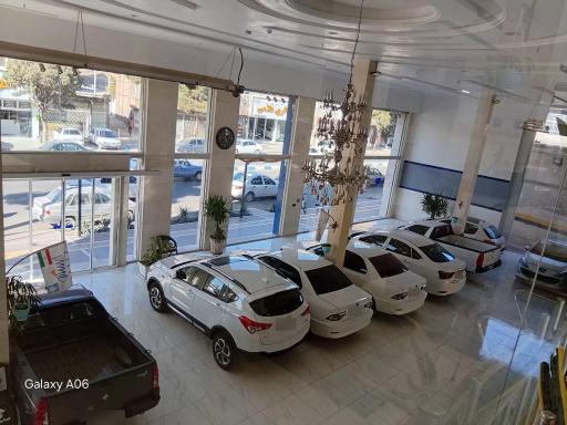 عکس نمایندگی ایران خودرو (محسن توکلی)