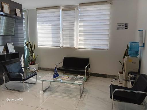 عکس نمایندگی ایران خودرو (محسن توکلی)