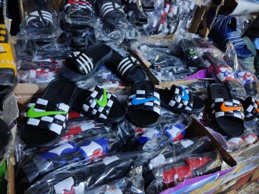 عکس فروشگاه صندل و دمپایی حاجی ارزانی