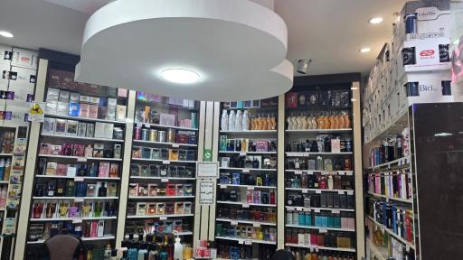 عکس فروشگاه عطر و ادکلن لیلیوم