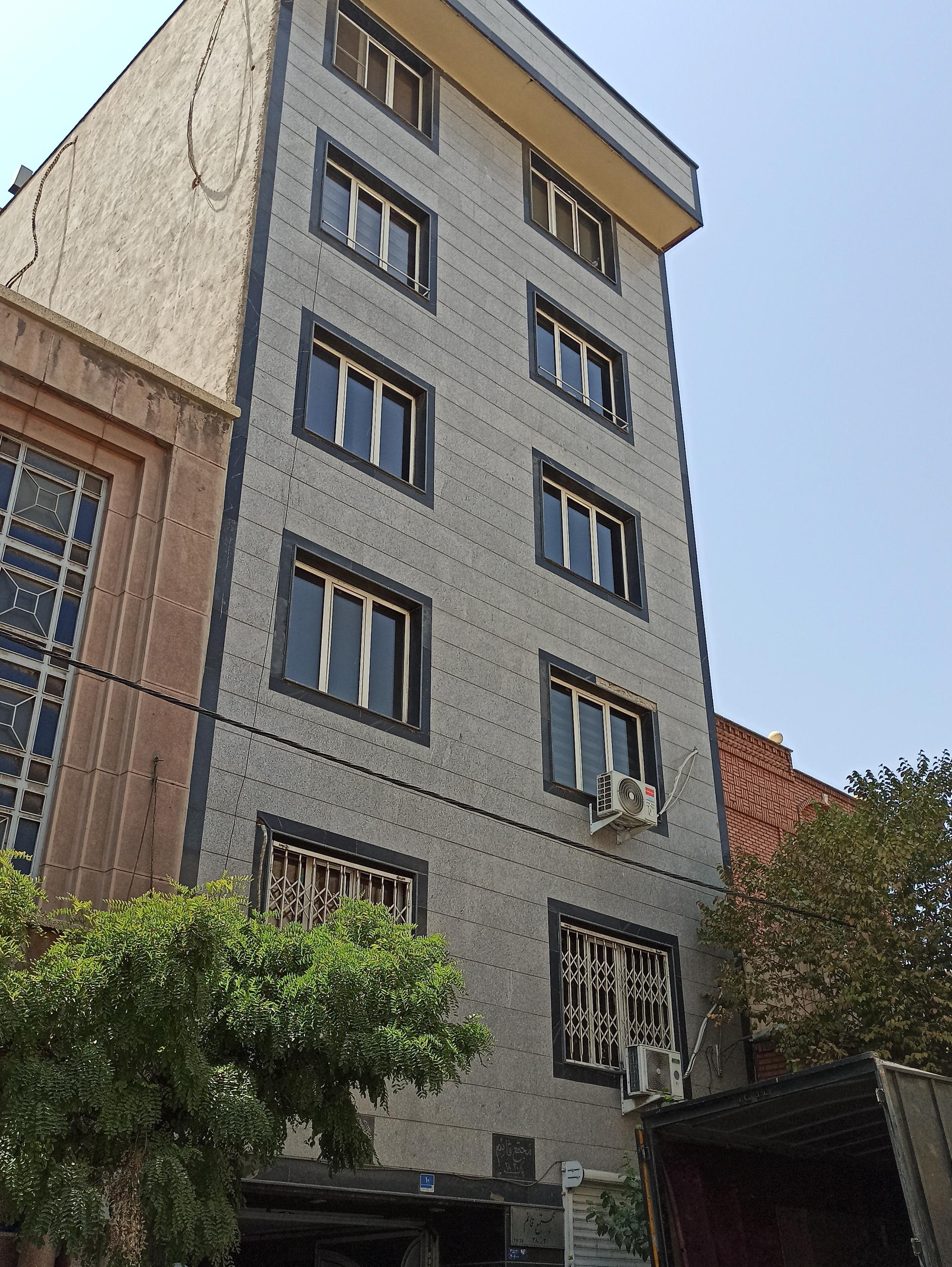 عکس ساختمان قائم