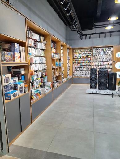 عکس فروشگاه لوازم جانبی موبایل گلدتک