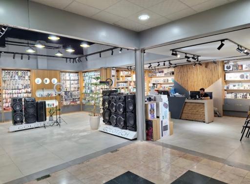 عکس فروشگاه لوازم جانبی موبایل گلدتک