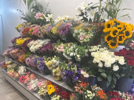 عکس مؤسسه ی گل فروشی یونا 