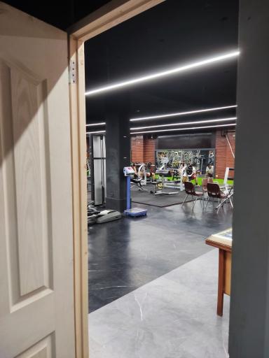 عکس مجموعه ورزشی و استخر بهاران