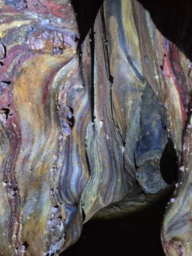 عکس غار رنگین کمان