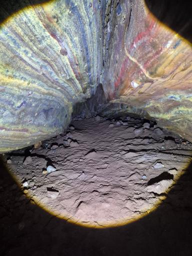 عکس غار رنگین کمان