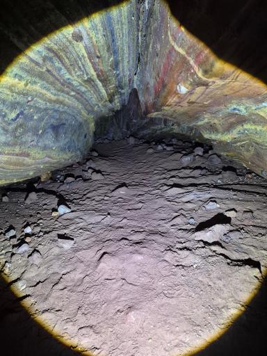 عکس غار رنگین کمان