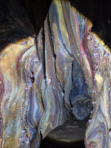 عکس غار رنگین کمان