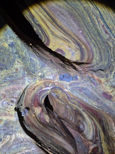 عکس غار رنگین کمان