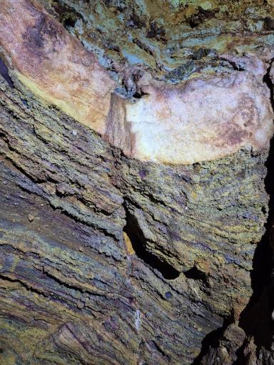 عکس غار رنگین کمان