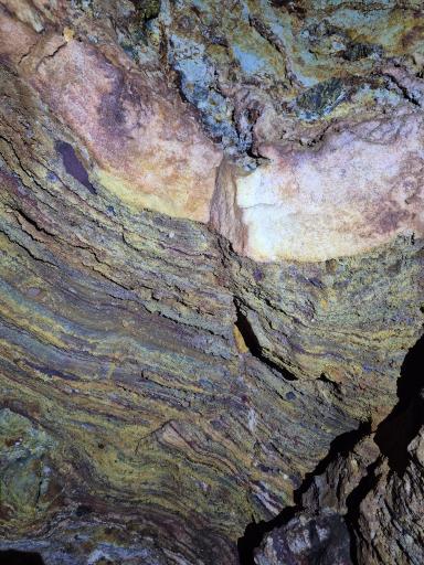 عکس غار رنگین کمان