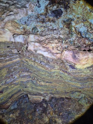 عکس غار رنگین کمان